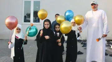 بلدية الحمرية توزع الورود على المصلين عقب صلاة عيد الأضحى